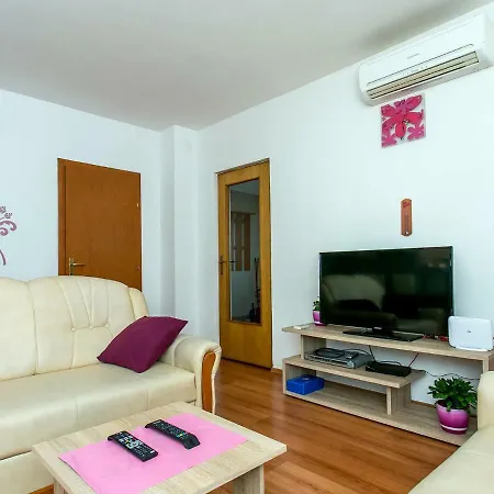 Nostra - Tgr332 Apartman *